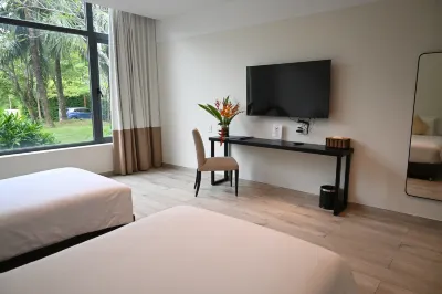 Hotel West Lakes Golf Hotels in 