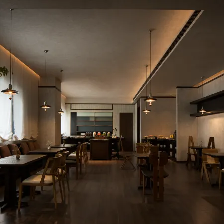 Wuhan MOG River View Hotel (Hankou Jiangtan Jianghan Road Pedestrian Street Branch)