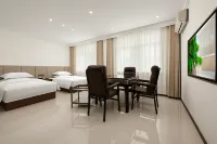 Ayatai  Hotel - parcheggio