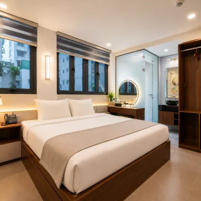 Golden Lunar Hotel - Bui Vien Walking Street, District 1 Các khách sạn gần Trung tâm Thương mại Zen Plaza