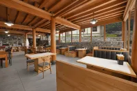 Yubeng Valley Snowland Auspicious Inn - 3-Star