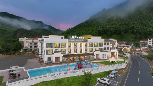 Mountain Charm · Pool · Family Glamping · Vacation Villa (Moon Bay Scenic Area) - 2-Star