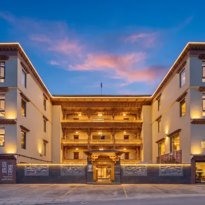 Xihe Retreat · Zangyi Hotel (Shangri-La Songzanling Temple Branch) Hotel berhampiran Songzanlin Scenic Spot