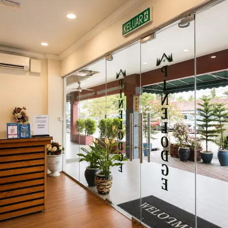 Pine Lodge Hotel Perai
