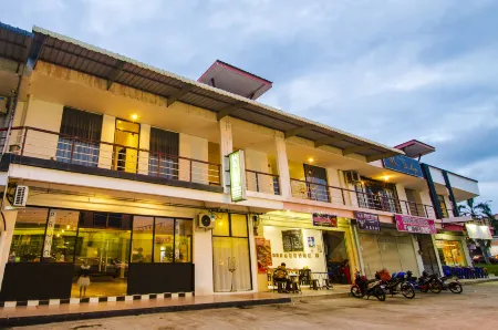 Halo Hotel