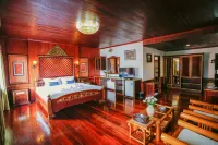 E-outfitting Vangthong Hotel Hotel in zona Luang Prabang Golf Club