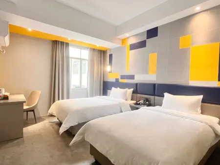 7Days Inn Hotel (Rong County Qichezongzhan) Отели в г. Жунсянь