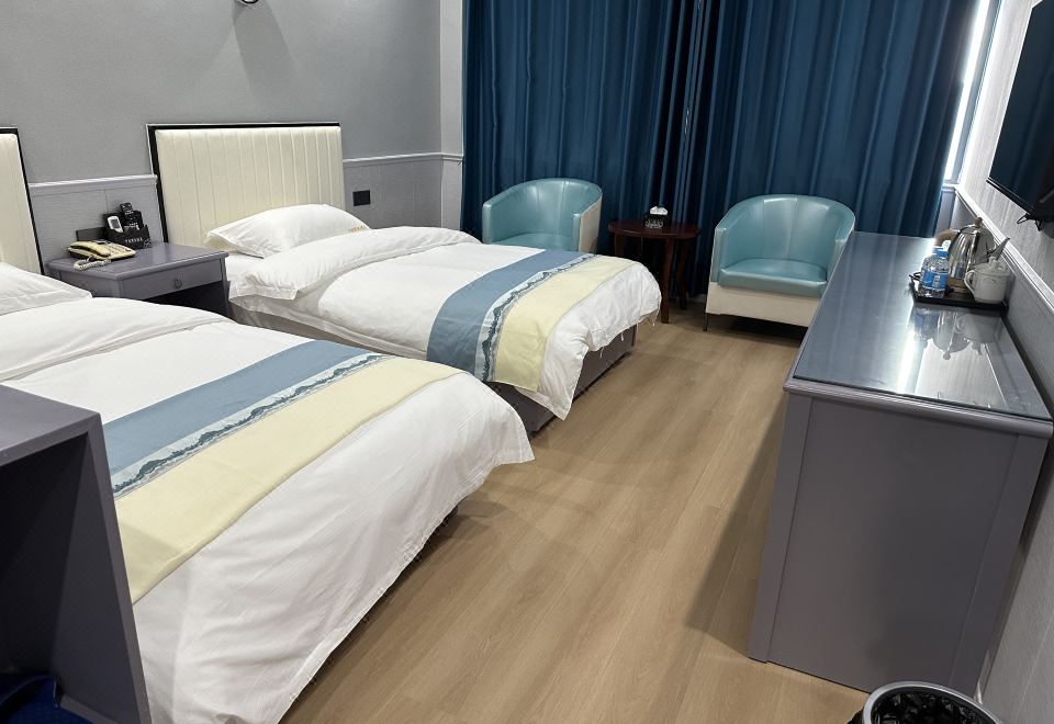 Yilong Zhongjian Business Hotel