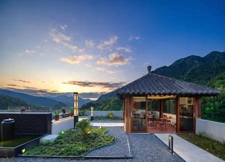 Zhangjiajie Guanshanyuan Homestay (Wulingyuan National Forest Park) Отели рядом с достопримечательностью «Dayangba Square»