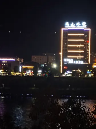 Zhushan Meilin Sauna Hotel Отели в г. Чжушань