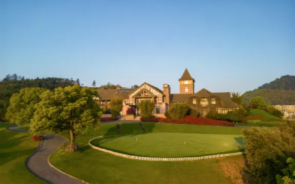 Yunxi Anji Golf Resort Villa (Happy Storm Water Park) Hotel berhampiran Anji Passenger Transport Center