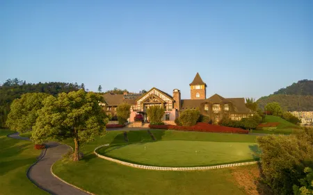 Yunxi Anji Golf Resort Villa (Happy Storm Water Park) Отели рядом с достопримечательностью «guo ji zhu yi shang mao cheng»