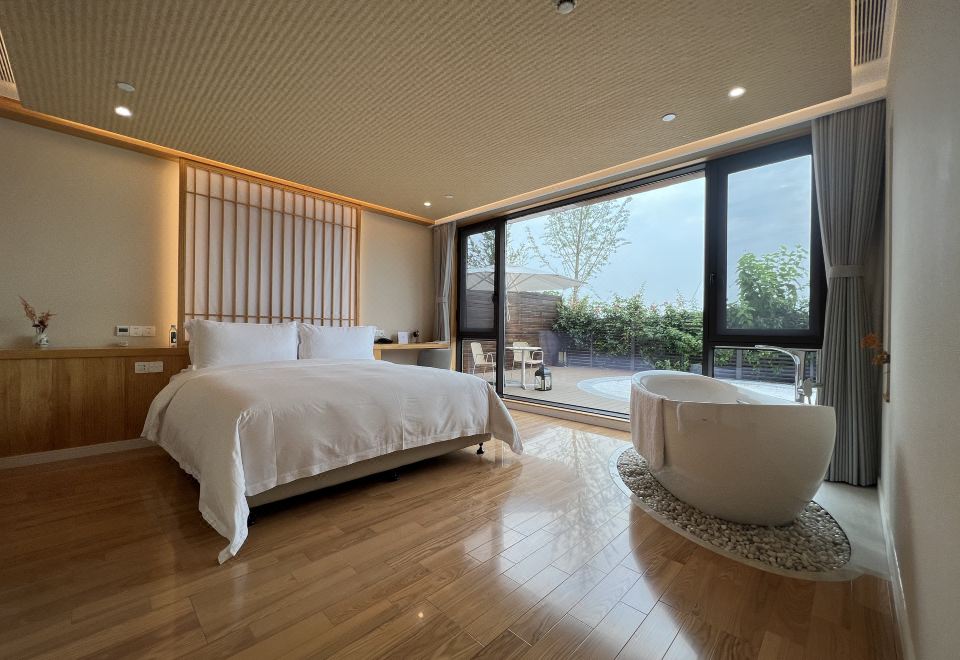 2. 둥허주구웨포샹 ..