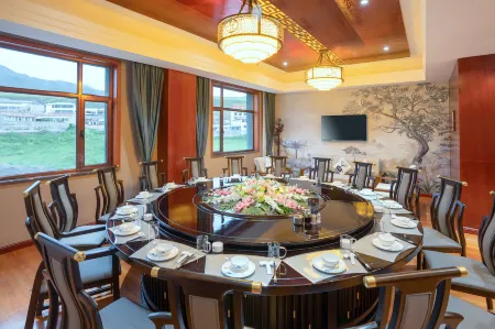 Luqu Tonglumu Hotel Отели в г. Луцюй