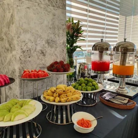 The Gold Coast Hotel Nha Trang Отели рядом с достопримечательностью «Кафедральный собор Нятранга»