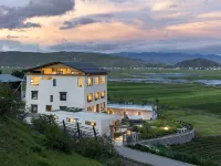 Shangri-La Runjing Muqi B&B Hotels near Napa Hai (Yila Grassland)