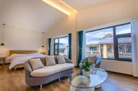 Shangri-La Banxia Time Homestay (Dukezong Ancient City Branch) Hotel dekat Shangri-La Bus Station