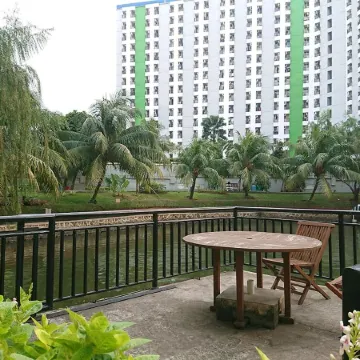 Apartment Green Lake View Ciputat by Celebrity Room