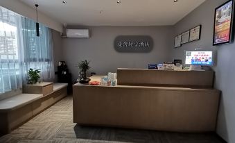 Mishe Light Enjoy Hotel (Yichang Zhongnan Xingfa Square Three Gorges Vocational College)