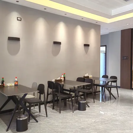 Kaiyang Jiutian Hotel (Zijiang Plaza Branch)