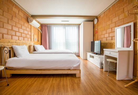 2. 레드클레이펜션..