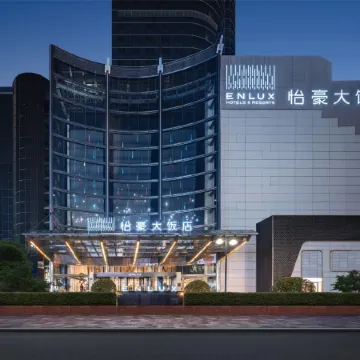 Enlux Hotel (Daming Lake Quan City Plaza) Отели рядом с достопримечательностью «Источник Heihu»