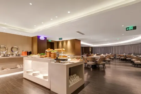 Ace Platinum Moon Hotel (Hanzhong East Street Guhantai Branch) Отели рядом с достопримечательностью «Hanzhong Gymnasium»