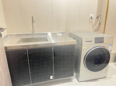 qingzhu·Junyilai Boutique Hotel (Xi'an Bell and Drum Tower Sajinqiao Subway Station) Отели рядом с достопримечательностью «Shaanxi Institute of Industry and Transportation - Training Building»