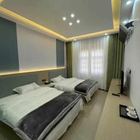Bihai Yuntian Inn
