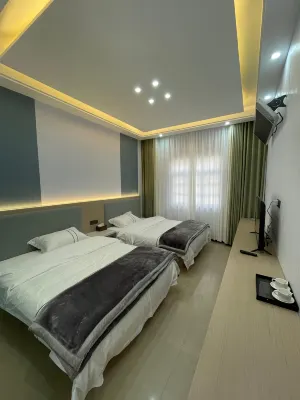 Bihai Yuntian Inn