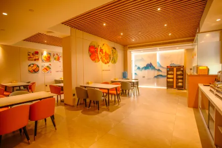 Huifeng Intelligent Hotel (Yucaizhi Plaza) Отели рядом с достопримечательностью «Liuzu (Six Ancestors) Temple»