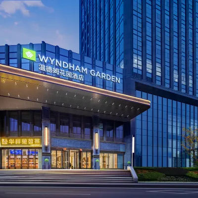 Wyndham Garden Yichang Hotels near Sanxia University