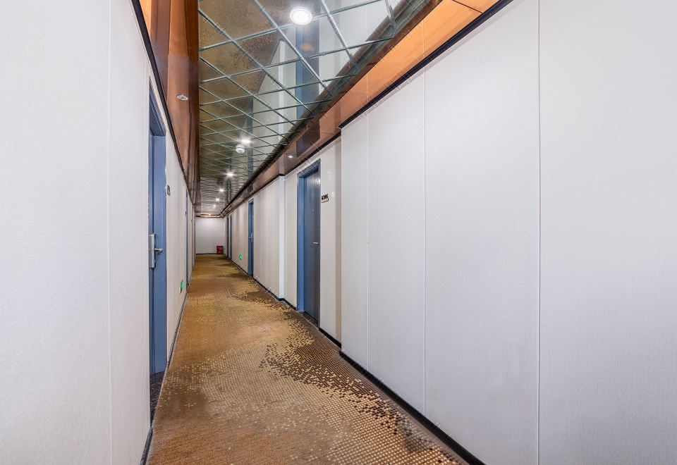 페블 모텔 복도