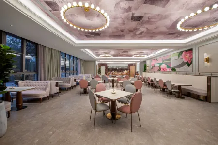 Mercure Kunming Changshui International Airport Отели рядом с достопримечательностью «Yeya (Wild Duck) Lake Holiday Resort»