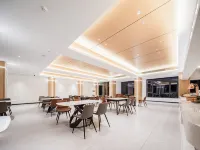 Starway Hotel (Zigong Zhangjia Huayuan Yuegui)