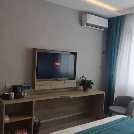 Hongyun Hotel (Hechuan Road Branch)