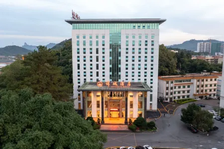 Danxia Mountain Jincheng Hotel Отели рядом с достопримечательностью «Danxia Mountain Tourist Scenic Area - Outer Mountain Gate Station»