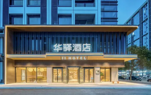 Home Inn Hotel (Fuyang Yingzhou Middle Road Erlijing Night Market)