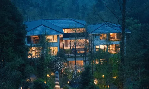 Qingcheng Mountain is not staying. Jiuzhi Forest Private Tang Homestay