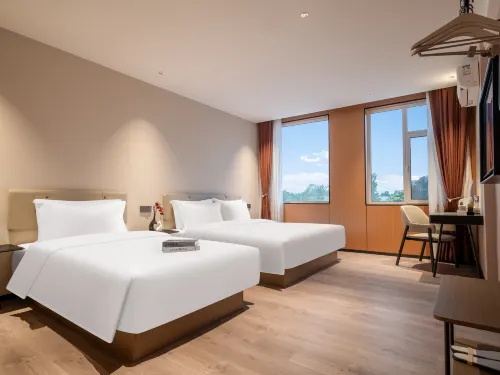 Jiduo Hotel (Ciyao Town Shop, Ningyang County, Tai'an) - parking