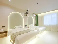 Yunduo · Designer Intelligent Cinema Homestay (Yanji Yanbian University West Market Branch) Hotels in Yanji