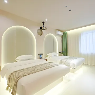 Yunduo · Designer Intelligent Cinema Homestay (Yanji Yanbian University West Market Branch)