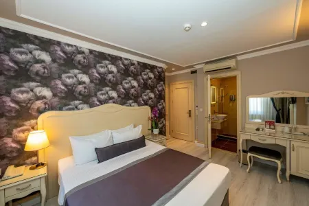 Raymond Hotel Old City