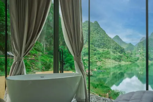 Lakeside Homestay