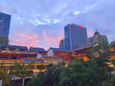 Jinbi Hall Hotel (Nanping Pedestrian Street Jinma Bijifang Branch) Kunming otelleri