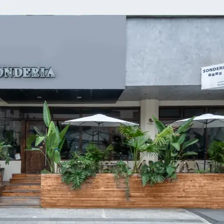 SONDERIA_Lazybones Hostel & Bar Отели рядом с достопримечательностью «Монастырь Веньшу»