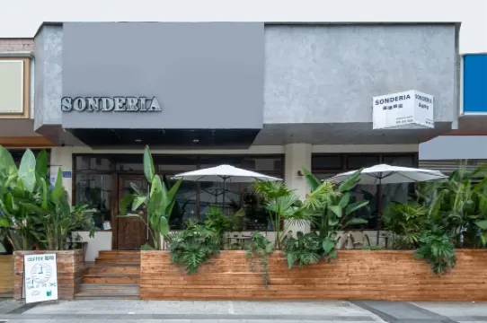 SONDERIA_Lazybones Hostel&Bar