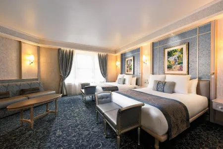 Disneyland Hotel