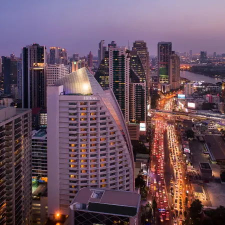 Hilton Bangkok Grande Asoke Отели рядом с достопримечательностью «Станция BTS Асок»