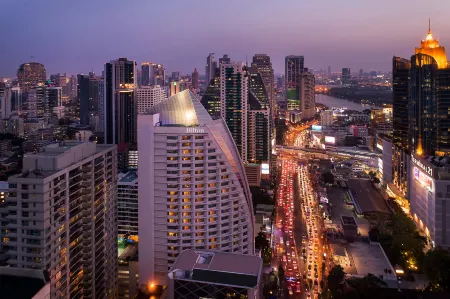 Hilton Bangkok Grande Asoke Отели рядом с достопримечательностью «Central Library Srinakharinwirot University»